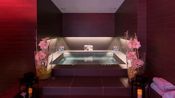 Indoor spa tub
