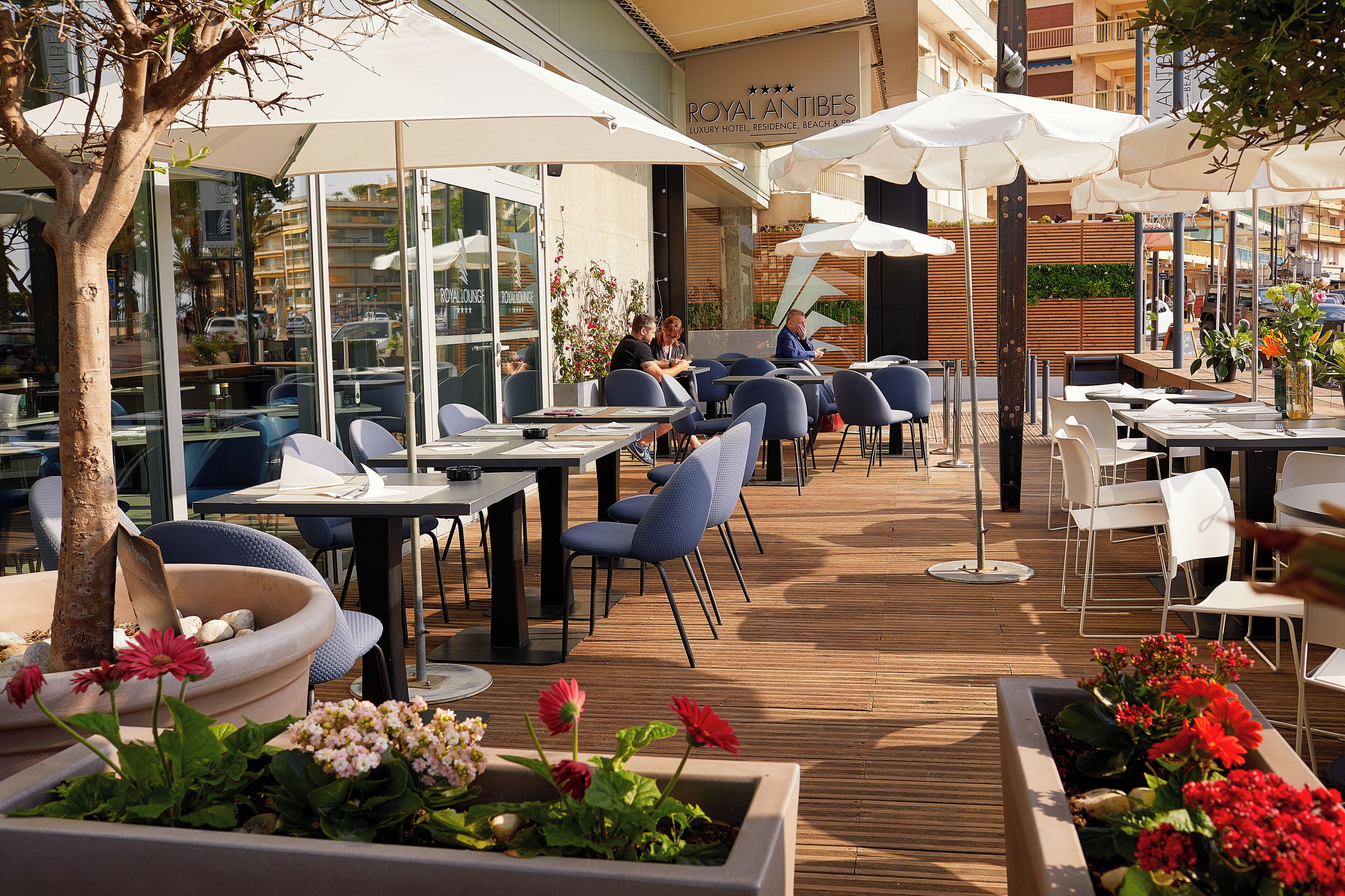 Café da manhã com buffet todos os dias (EUR 26 por pessoa) 