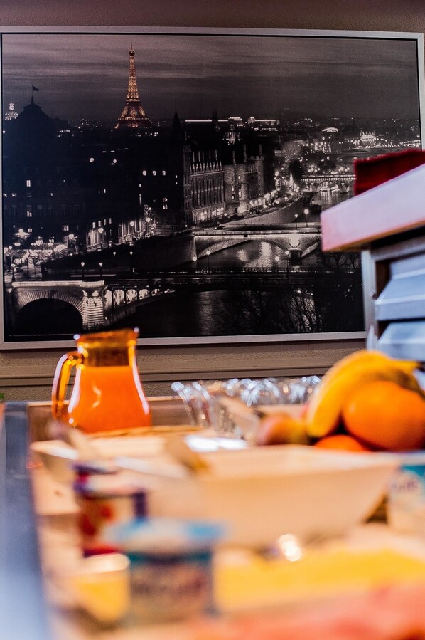 Daily buffet breakfast (EUR 7.10 per person)
