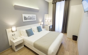 Chambre Double Supérieure, 1 lit double, salle de bains attenante