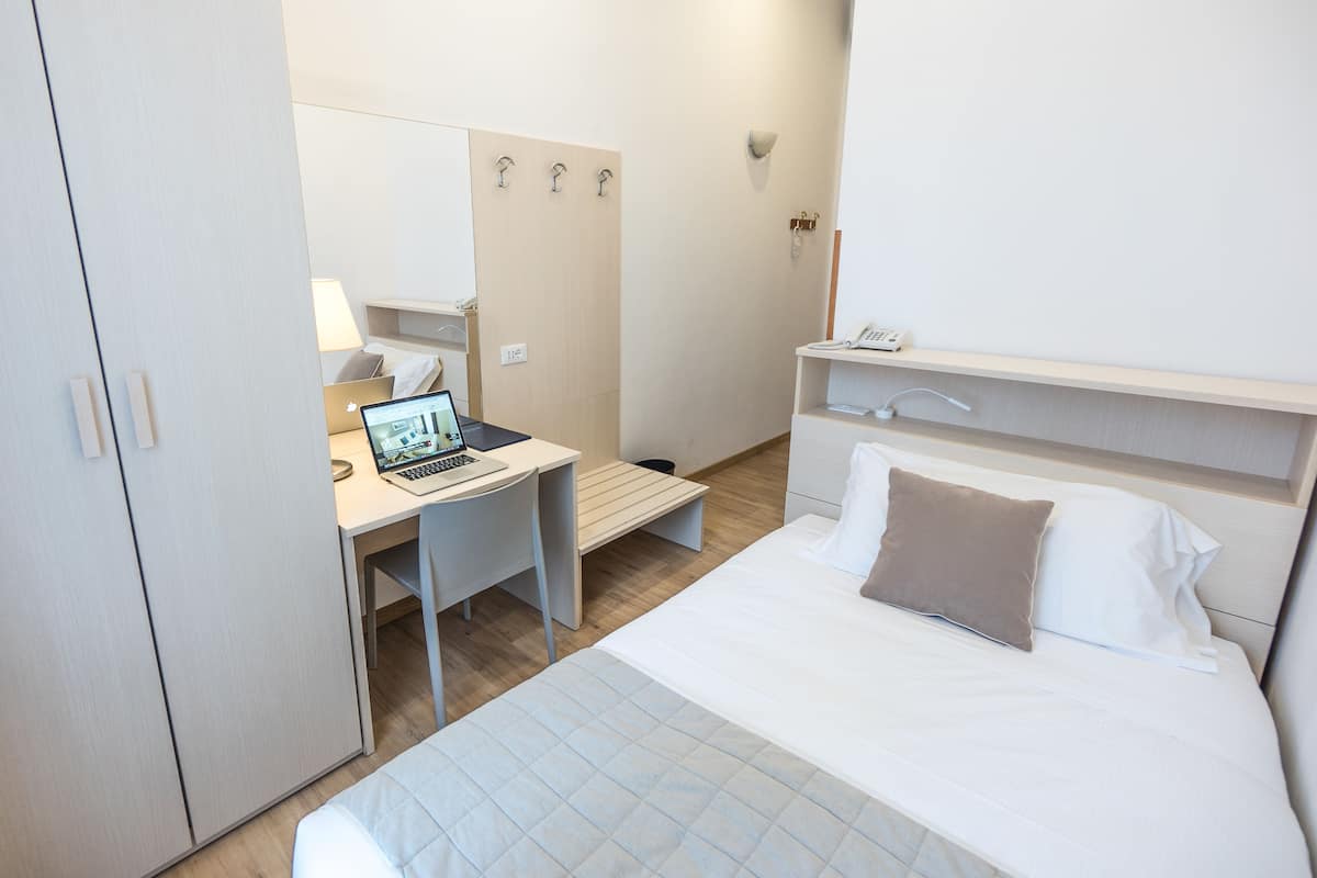 Superior Single Room, 1 Large Twin Bed, Ensuite | Desk, laptop workspace, WiFi (free), bed sheets