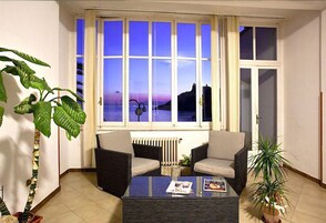 Sala de estar en el lobby