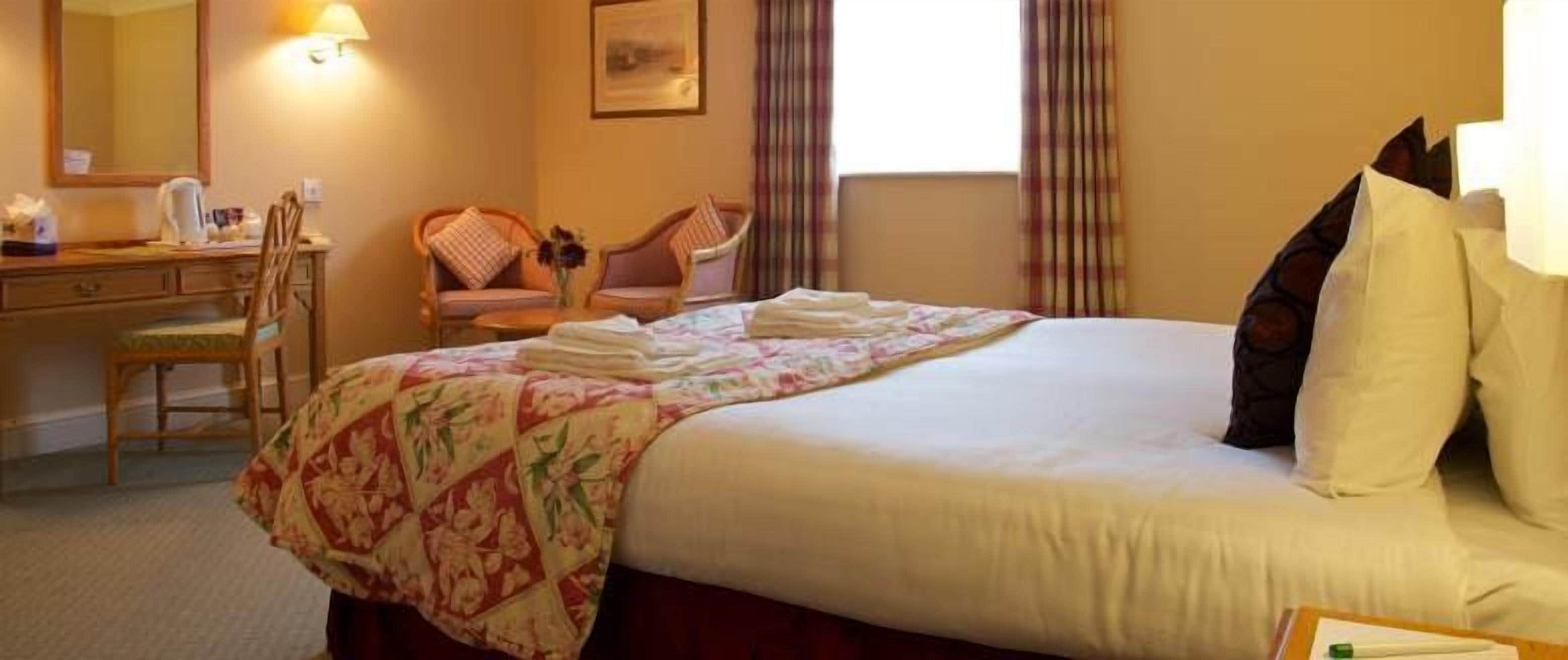 standard double room | premium bedding, individually decorated, individually furnished, desk