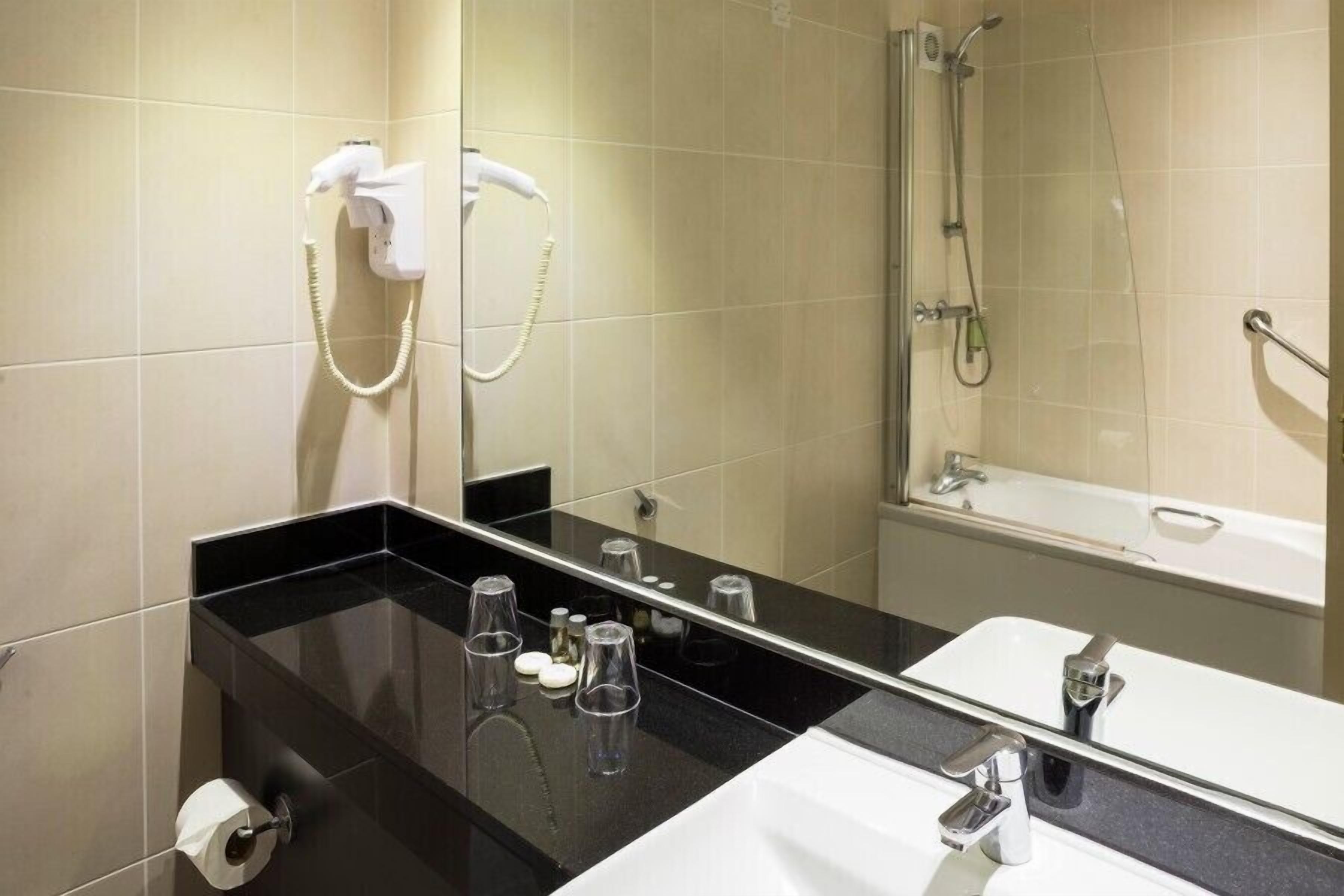 premier twin room | bathroom sink