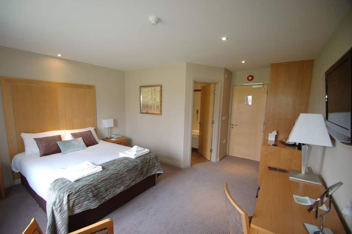 Premier Double Room | Premium bedding, individually decorated, individually furnished, desk