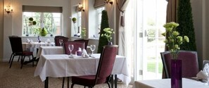 2 restaurants; lunch, dinner, and brunch served