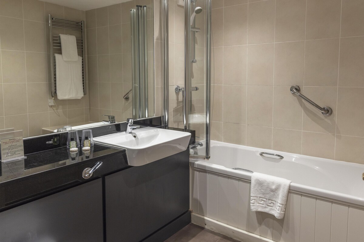 1 King Bed, Non-Smoking, Premier Room