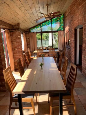 Breakfast and dinner served, British cuisine - The Three Horseshoes - Inn (Milton Keynes)
