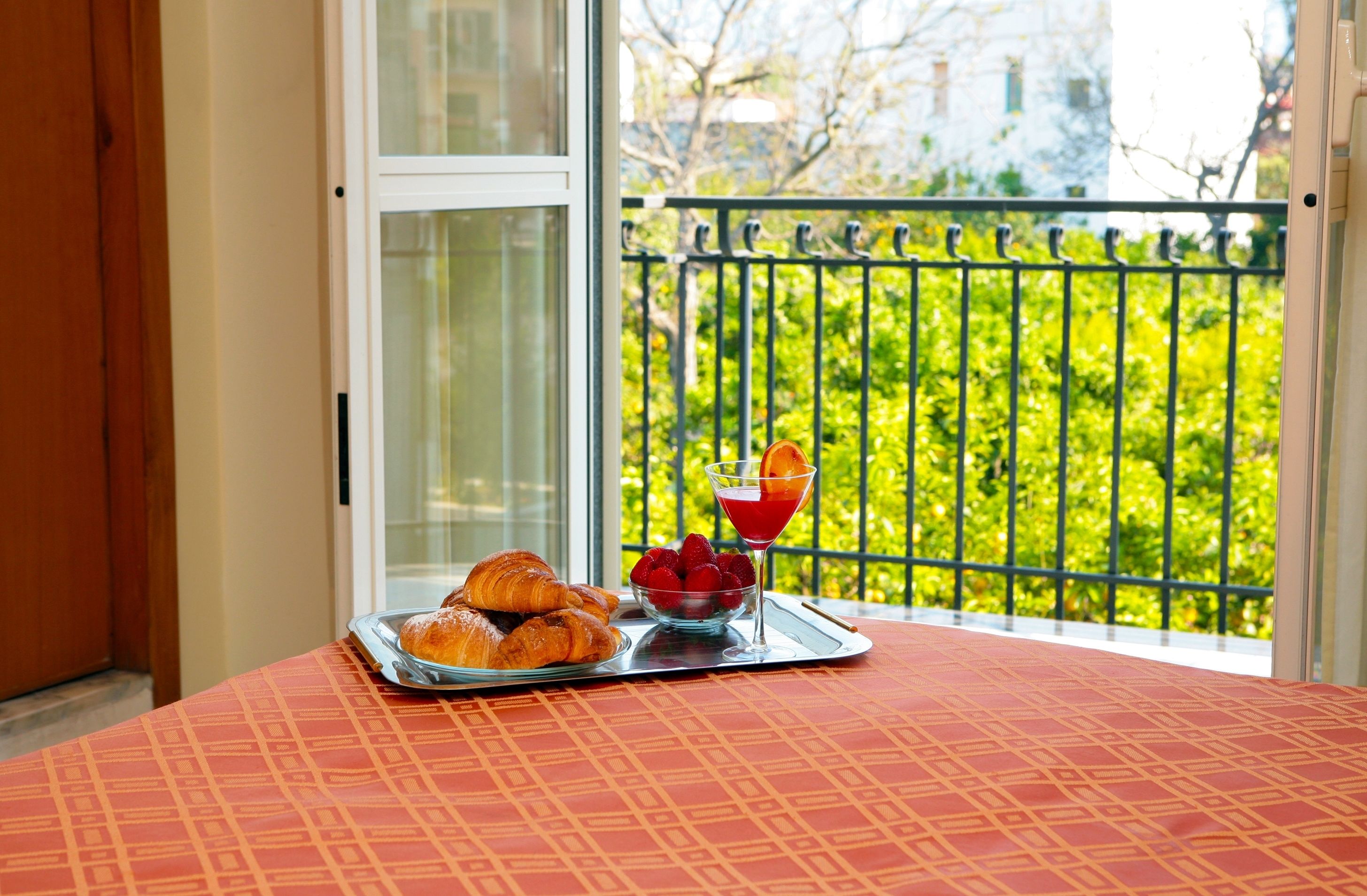 Triple Room | Room service – dining