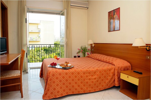 Double Room | Desk, cots/infant beds, free WiFi