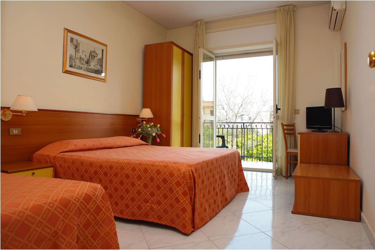 Desk, cribs (surcharge), WiFi (free)