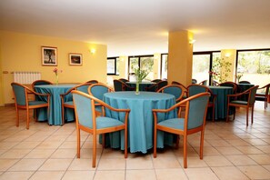 Desayuno buffet todos los días (con cargo)