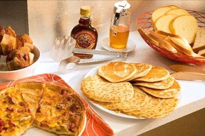 Daily continental breakfast (EUR 12 per person) - Hotel Le Relais du Marais (Paris)