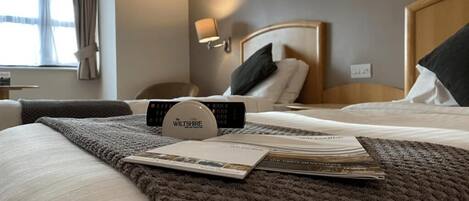 Habitación ejecutiva con 2 camas individuales | Escritorio, wifi gratis y ropa de cama