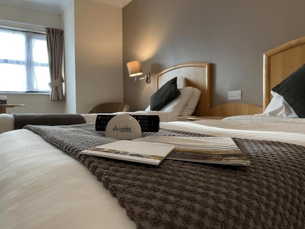 Executive Twin Room | Desk, free WiFi, bed sheets