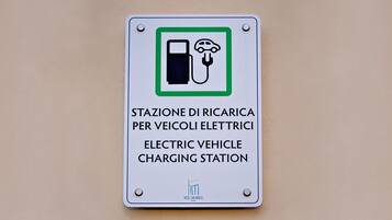 Señal para estación de carga de vehículos eléctricos.