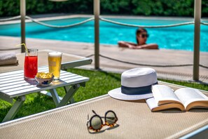 Seasonal outdoor pool, pool umbrellas, sun loungers