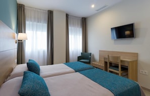 Desk, blackout curtains, rollaway beds, free WiFi - Hotel Sur Málaga (Málaga)