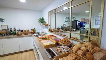 每日供应欧陆式早餐(每人 EUR 9)