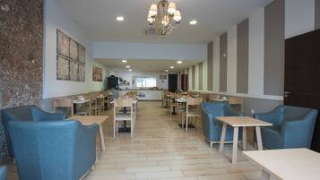 Kontinental frokost hver dag (EUR 9 per person)