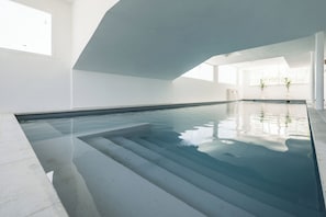 Indoor pool, a waterfall pool, pool loungers - Hotel Continental (Senigallia)