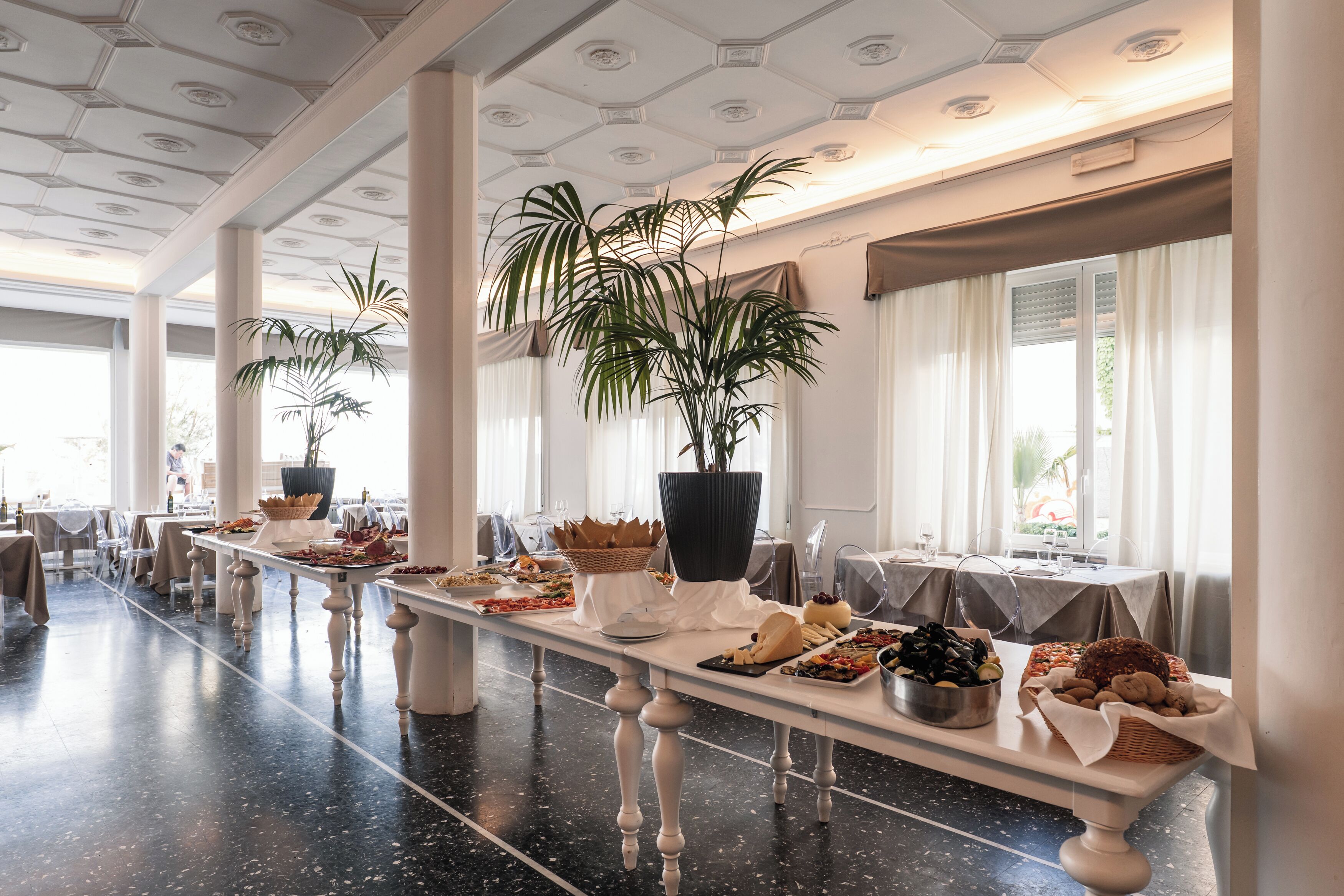 Servizio di colazione, pranzo e cena