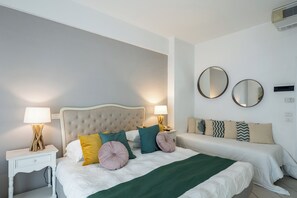 高級三人房 | 房內夾萬、書桌、隔音、免費 Wi-Fi