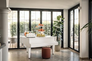 Daily buffet breakfast for a fee - Hotel Continental (Senigallia)