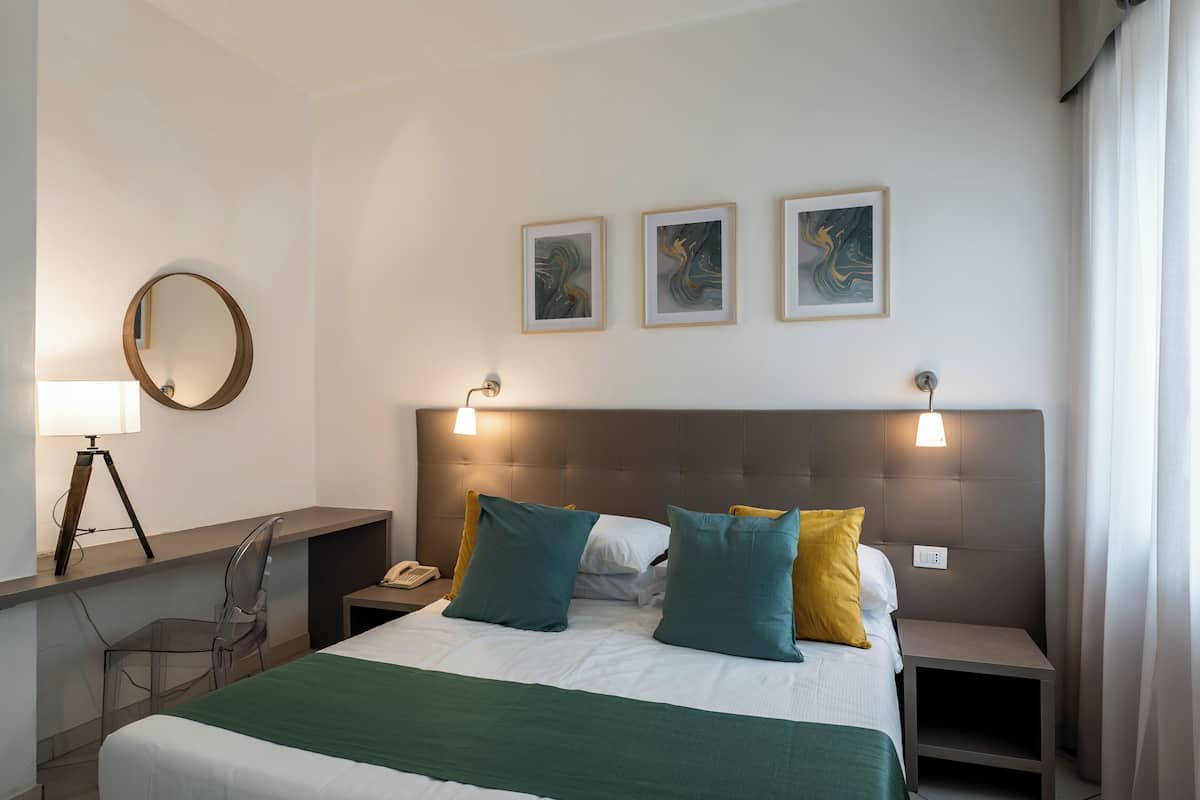 Standard Double Room | In-room safe, desk, soundproofing, free WiFi