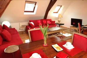 Royal Suite | Living area | Flat-screen TV