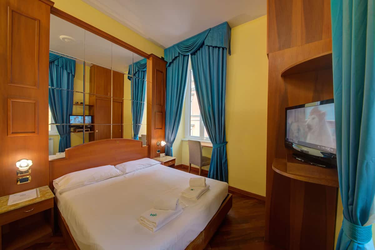 Select Comfort beds, minibar, in-room safe, desk