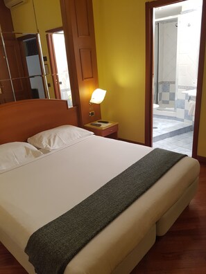 Select Comfort beds, minibar, in-room safe, desk - 69 Manin Street (Rome)