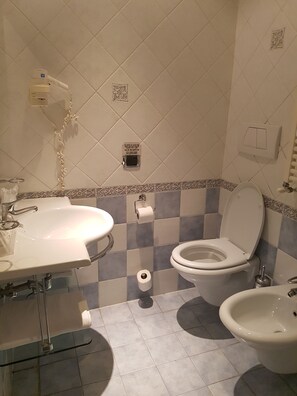 Dreibettzimmer | Badezimmer
