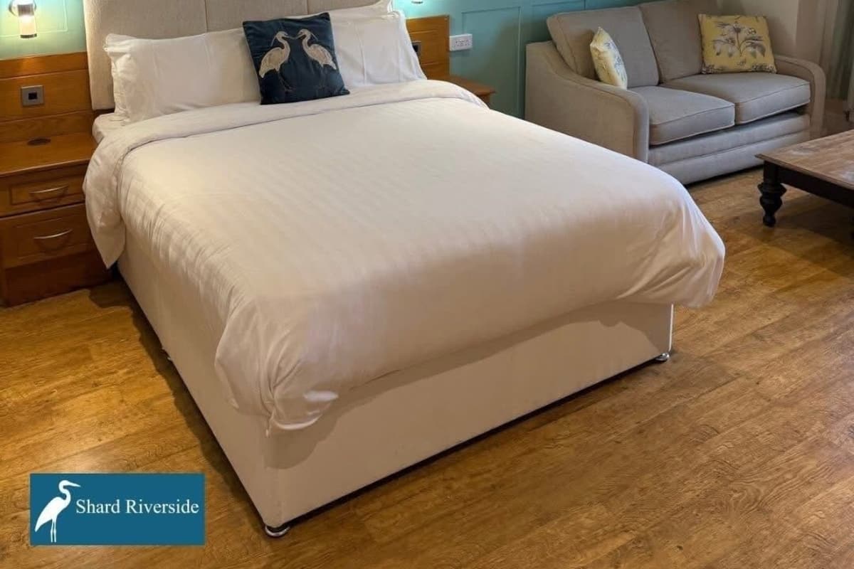 Dobbelt- eller tomannsrom – deluxe, dalutsikt | Sengetøy i egyptisk bomull, skrivebord og strykejern/-brett