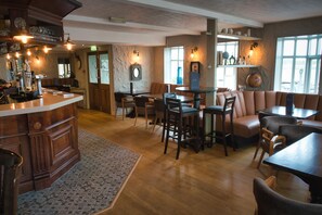 Bar (on property) - Shard Riverside Hotel, Bar & Restaurant (Poulton-le-Fylde)