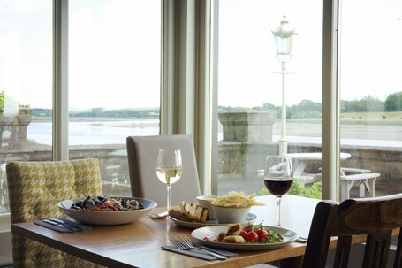 ์์ฌ ๋ฐ ์๋ฃ