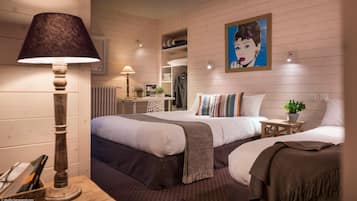 Escritorio, insonorización, wifi gratis y ropa de cama