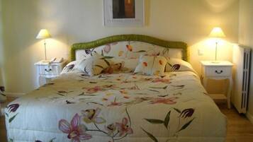 Individually decorated, desk, iron/ironing board, free WiFi