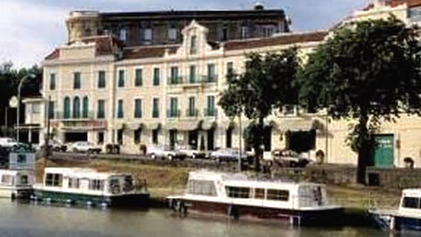 Front of property - Hotel Bristol (Carcassonne)