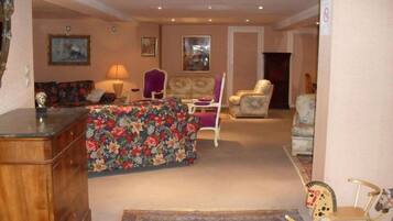 Individually decorated, desk, iron/ironing board, free WiFi