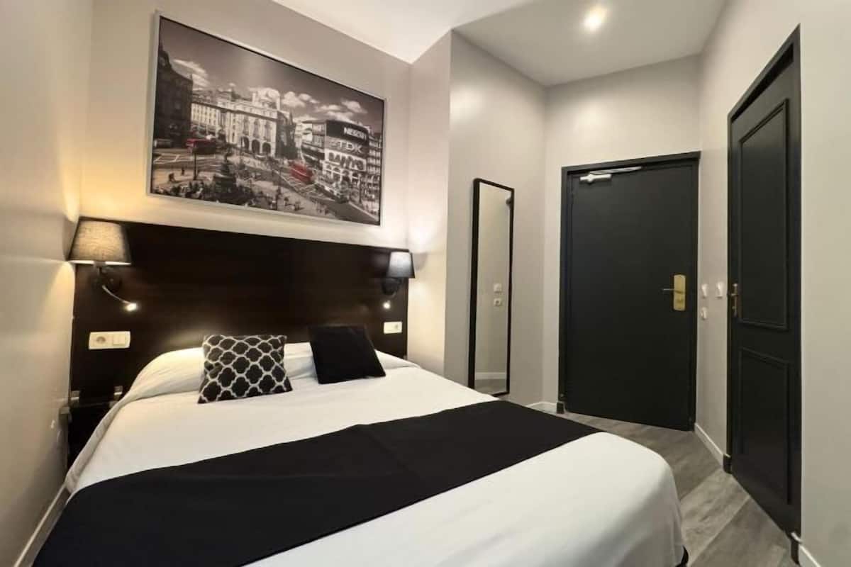 In-room safe, desk, soundproofing, iron/ironing board