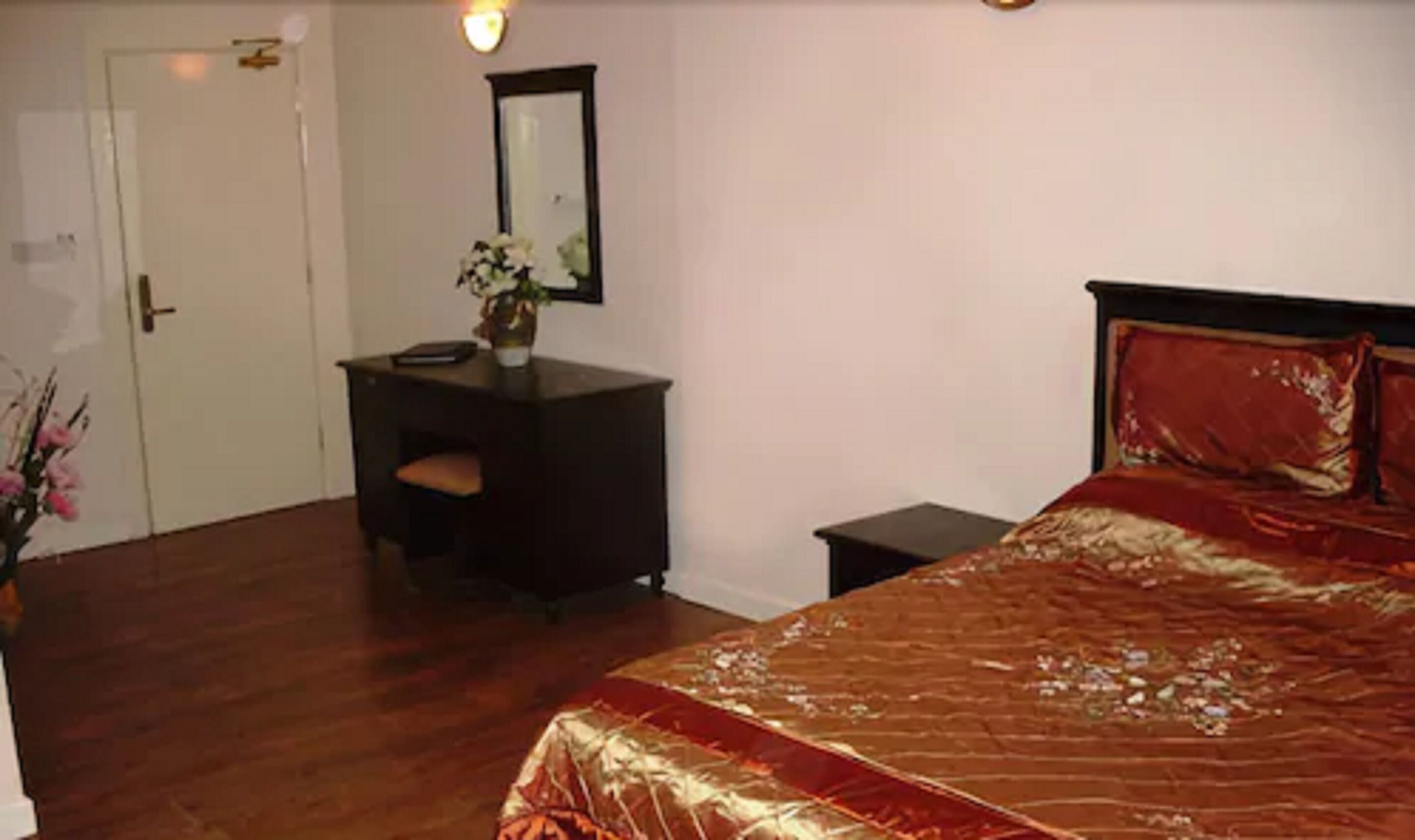 1 bedroom, in-room safe, desk, soundproofing