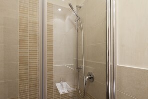 Bathroom shower - San Lio Tourist House (Venice)