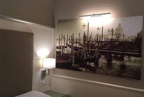 In-room safe, desk, soundproofing, free WiFi - San Lio Tourist House (Venice)