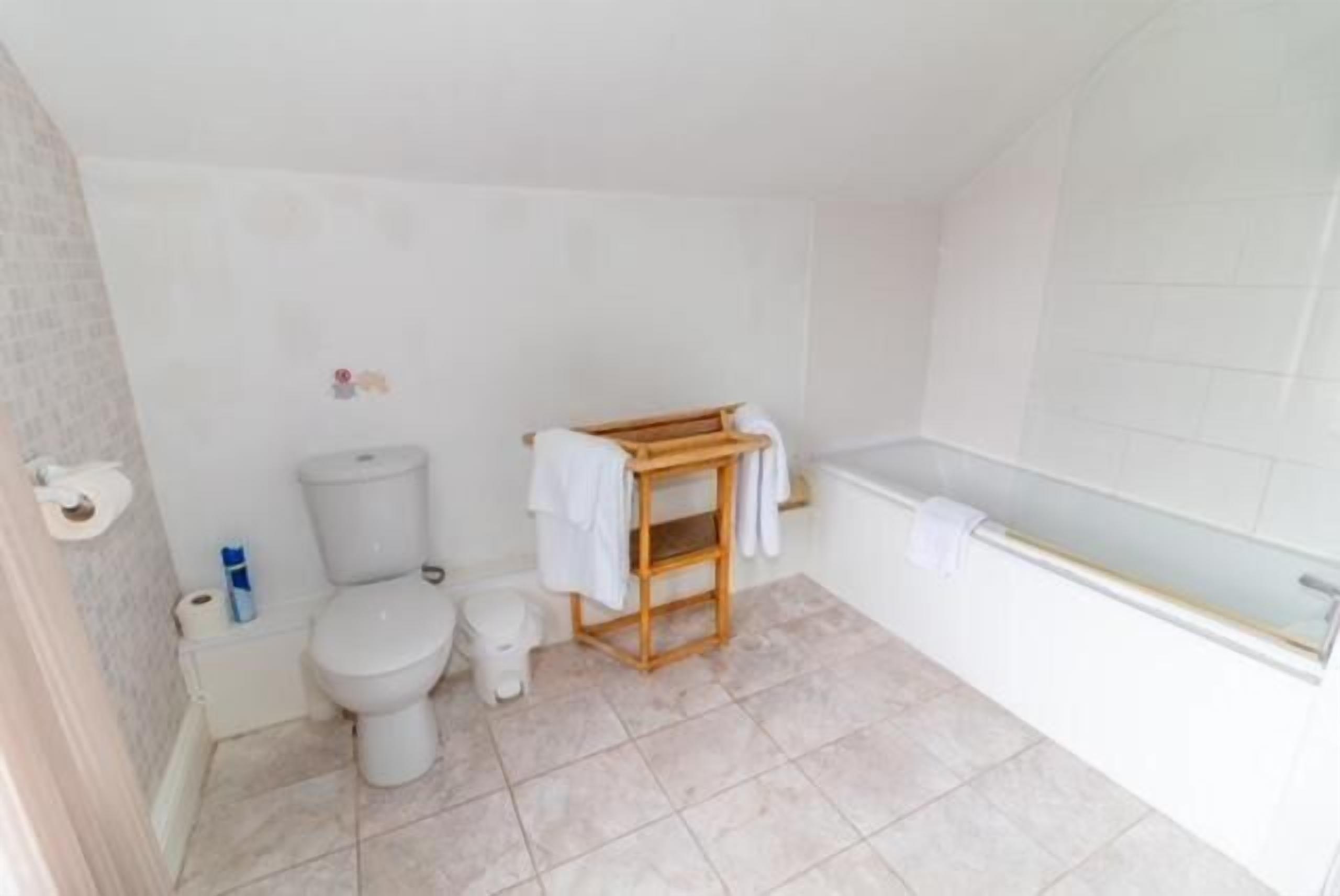 executive double room | bathroom | towels