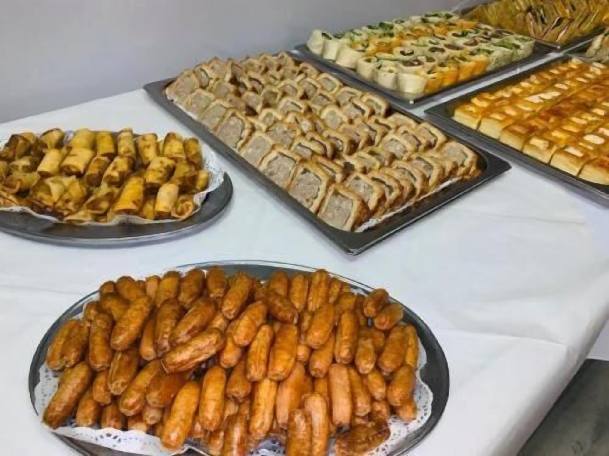 breakfast, lunch and dinner served