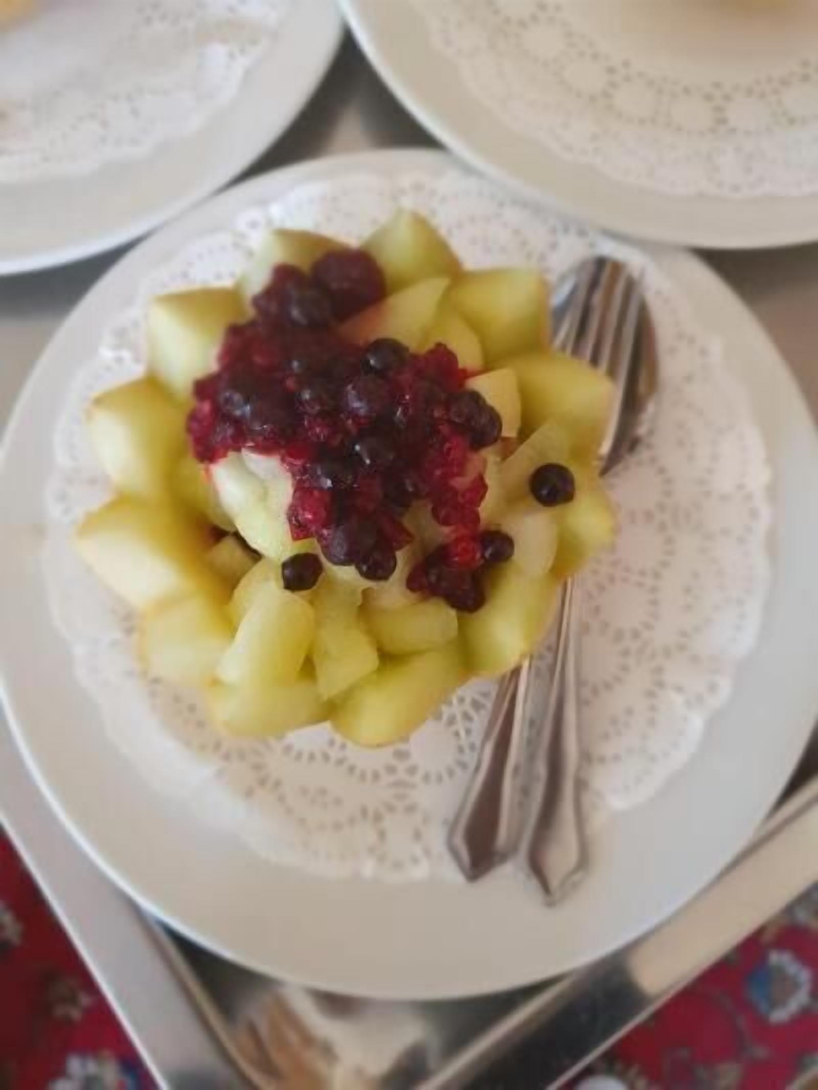 breakfast, lunch and dinner served