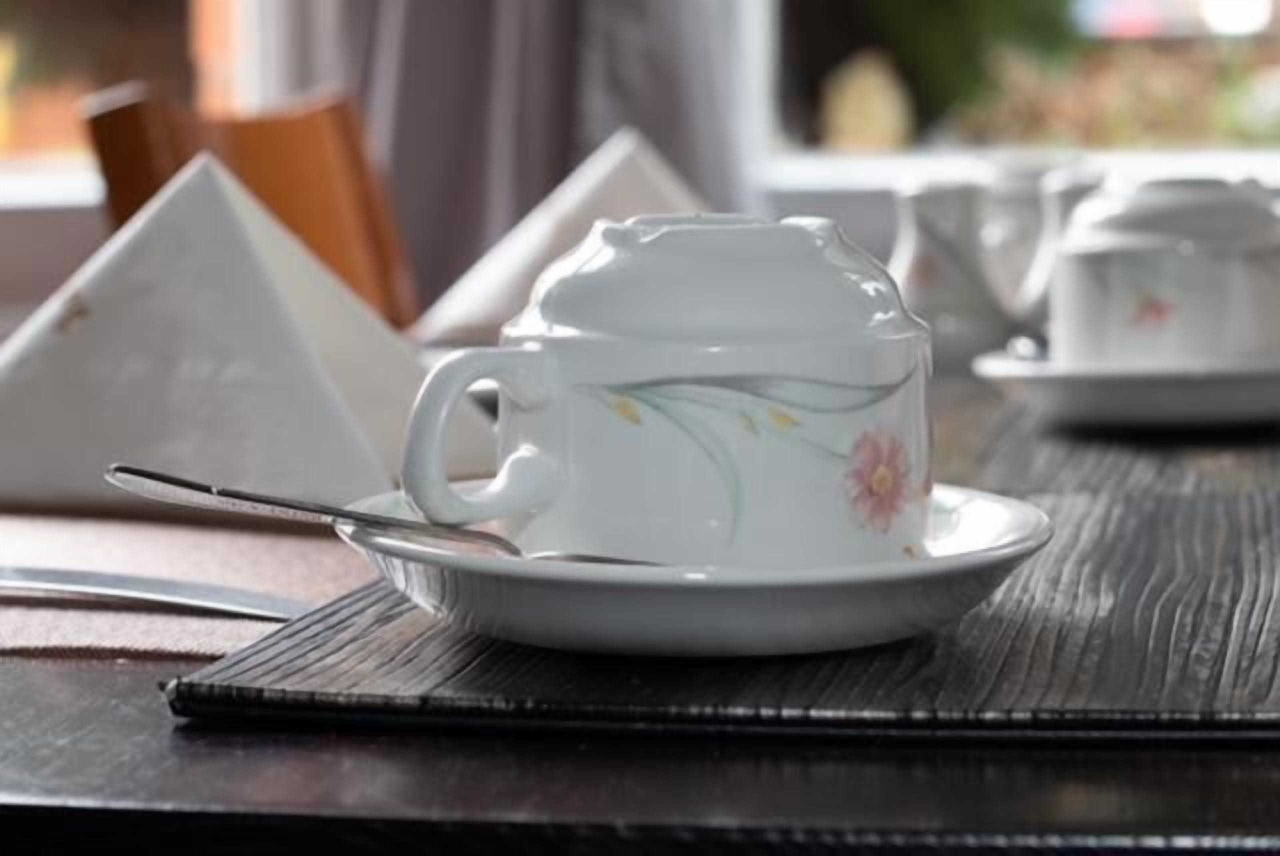 breakfast, lunch and dinner served