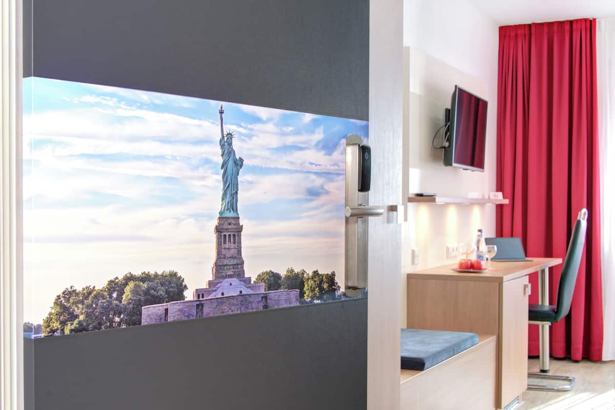 Double Room, 1 King Bed