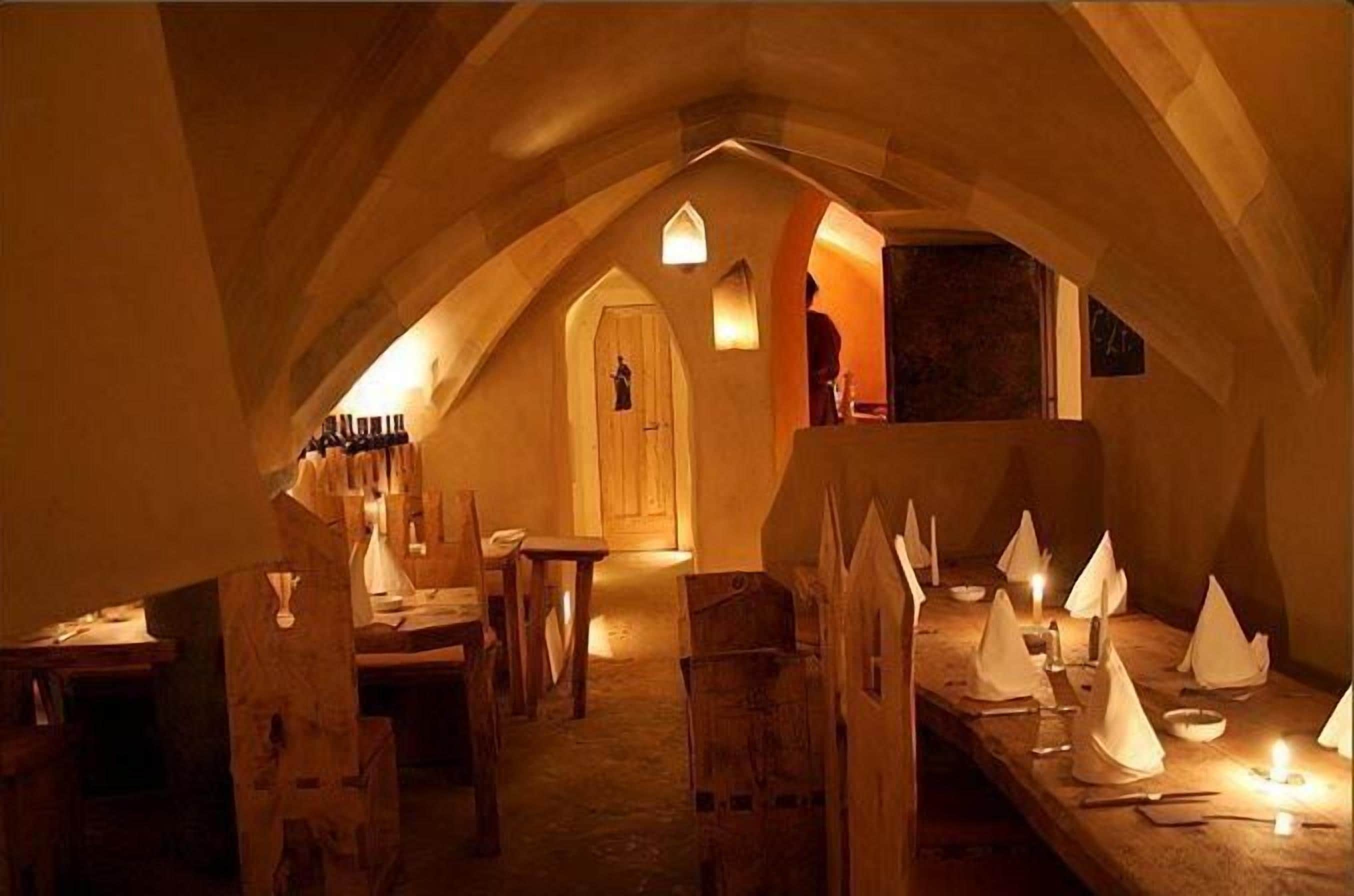 Lunch and dinner served, Mediterranean cuisine